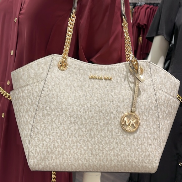 MICHAEL KORS 
Jet Set Travel Large Signature Chain Shoulder Tote Bag
Pale Gold - Picture 15 of 16